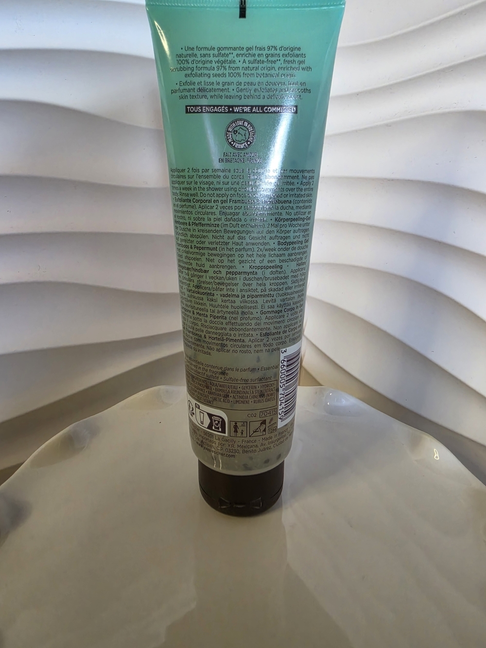 Yves Rocher Raspberry & Peppermint Gel Body Scrub - Picture 2 of 2